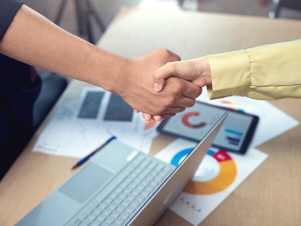 Lors de l’achat d’une entreprise, ce sont souvent les mêmes erreurs que l’on retrouve. Voici un petit guide pour les éviter et réussir au mieux votre reprise.