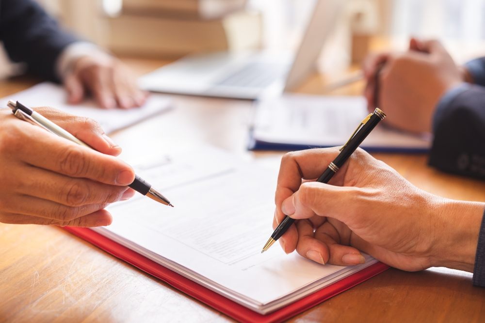 Trouver le bon repreneur lors de la cession de votre entreprise est une étape primordiale avant votre départ. Group p vous donne les conseils à garder en tête pour réussir votre projet.